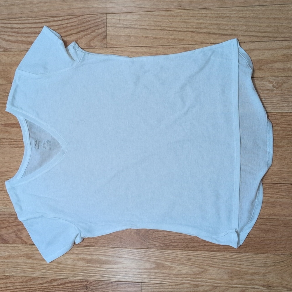 *free item* basic white T shirt
